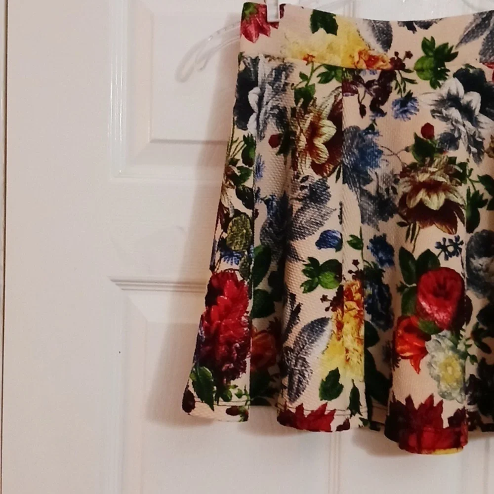 i JOAH Sugar + Lips Skirt Foral SZ.MEDIUM - Picture 2 of 9